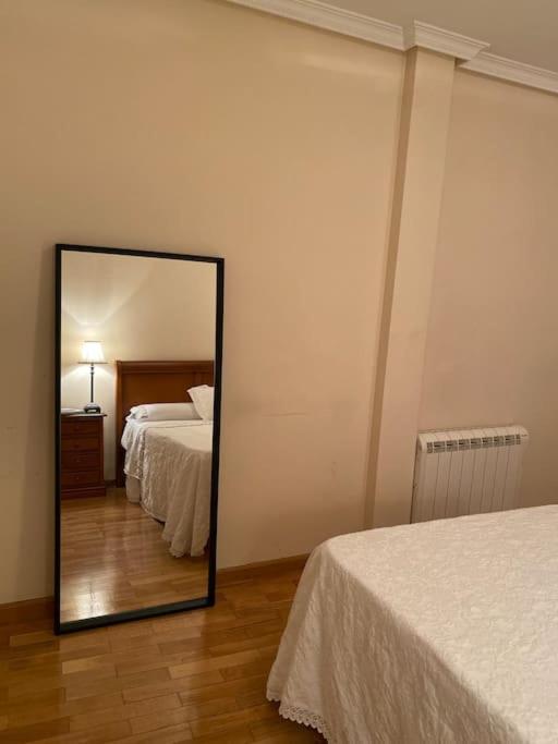 Lovely 2 Bedrooms Apartment Main Square Plasencia Exterior foto