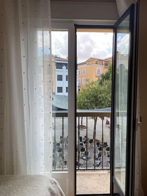 Lovely 2 Bedrooms Apartment Main Square Plasencia Exterior foto
